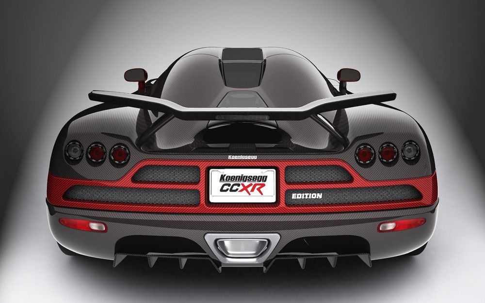 Обои для рабочего стола Шведский Koenigsegg CCXR черного цвета с красной отделкой