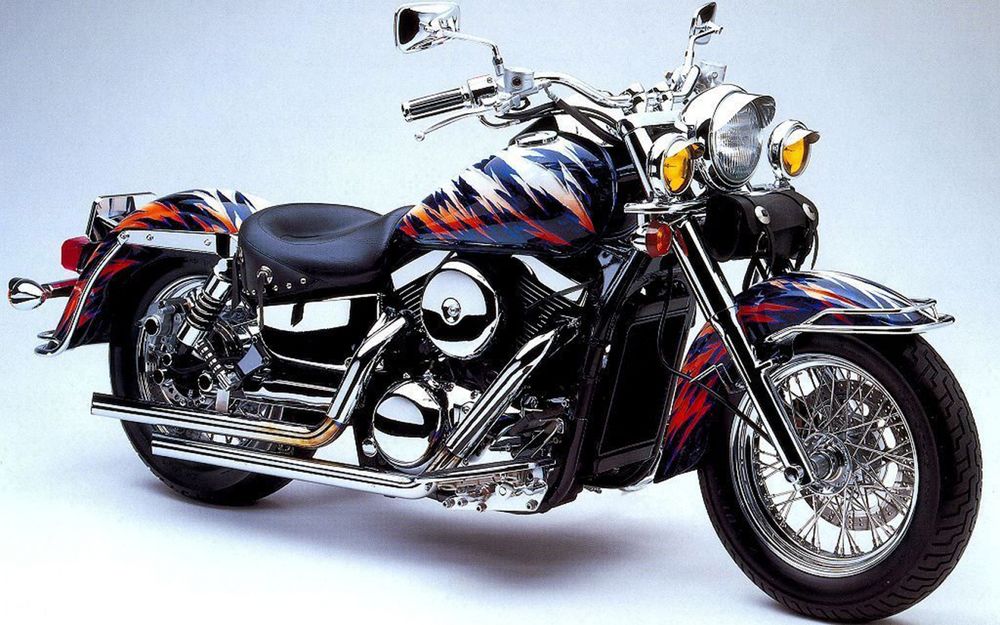 Обои для рабочего стола Мотоцикл Kawasaki Vulcan на светлом фоне