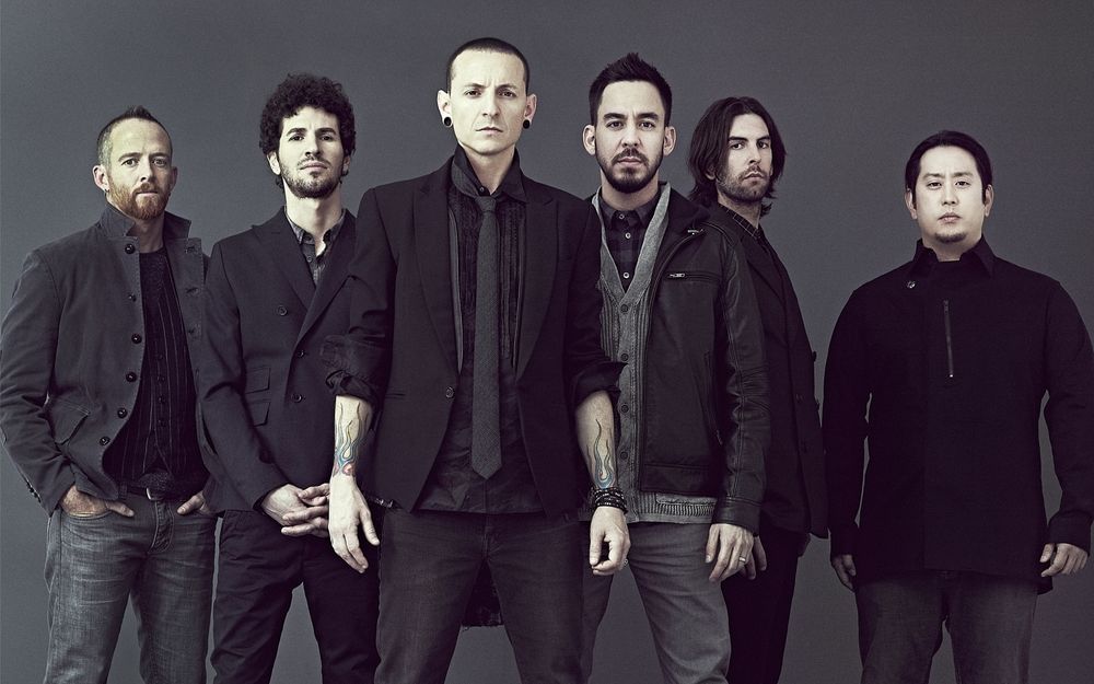 Обои для рабочего стола Linkin Park, мужчины изображены группой на сером фоне