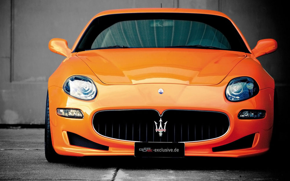 Обои для рабочего стола Оранжевый Maserati (вид спереди)