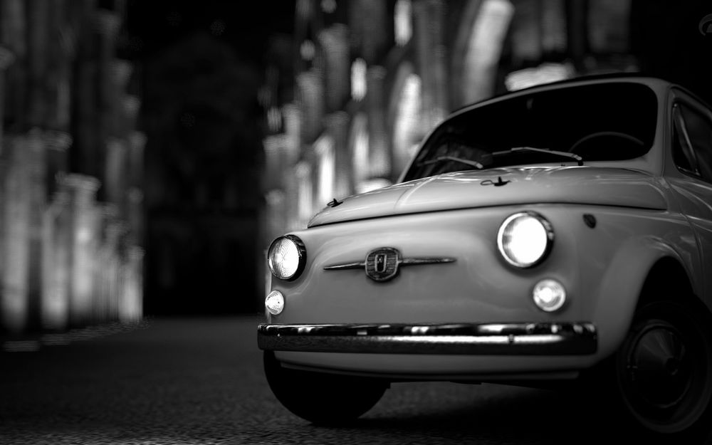 Обои для рабочего стола Fiat 500 на фоне освещенной аркады