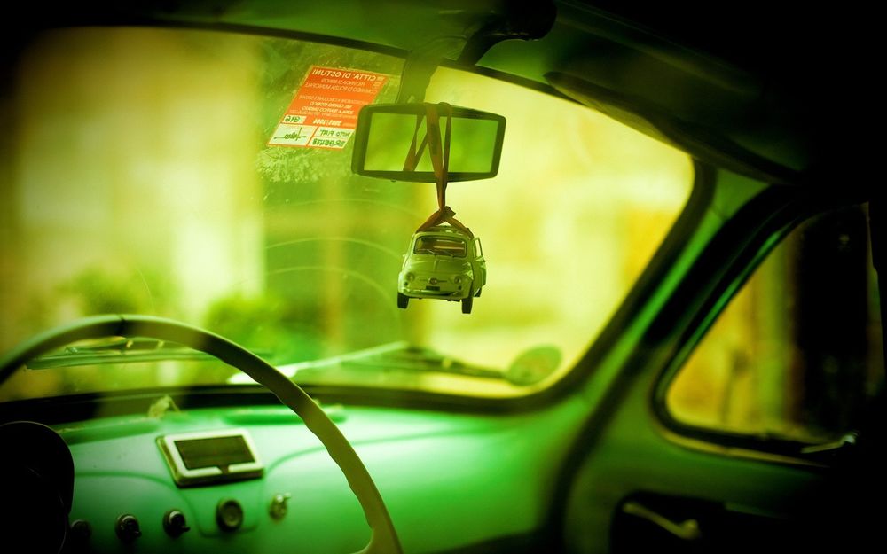 Обои для рабочего стола Вид из салона старого Fiat 500