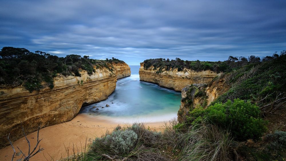 Обои для рабочего стола Скрытная морская бухта-ущелье Лох Ард / Loch Ard Gorge в Тихом океане