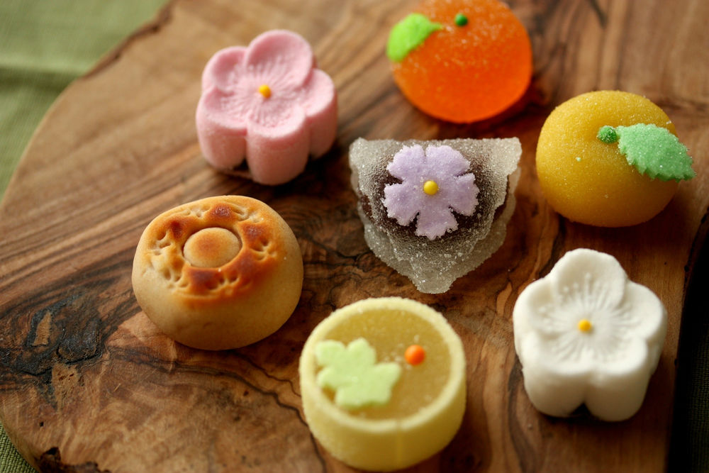 Обои для рабочего стола Wagashi / вагаси, традиционные японские сладости, в виде цветов и фруктов