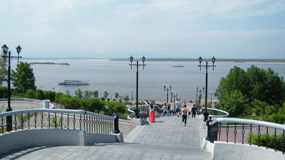 Обои для рабочего стола Набережная в Хабаровске, спуск к реке Амур