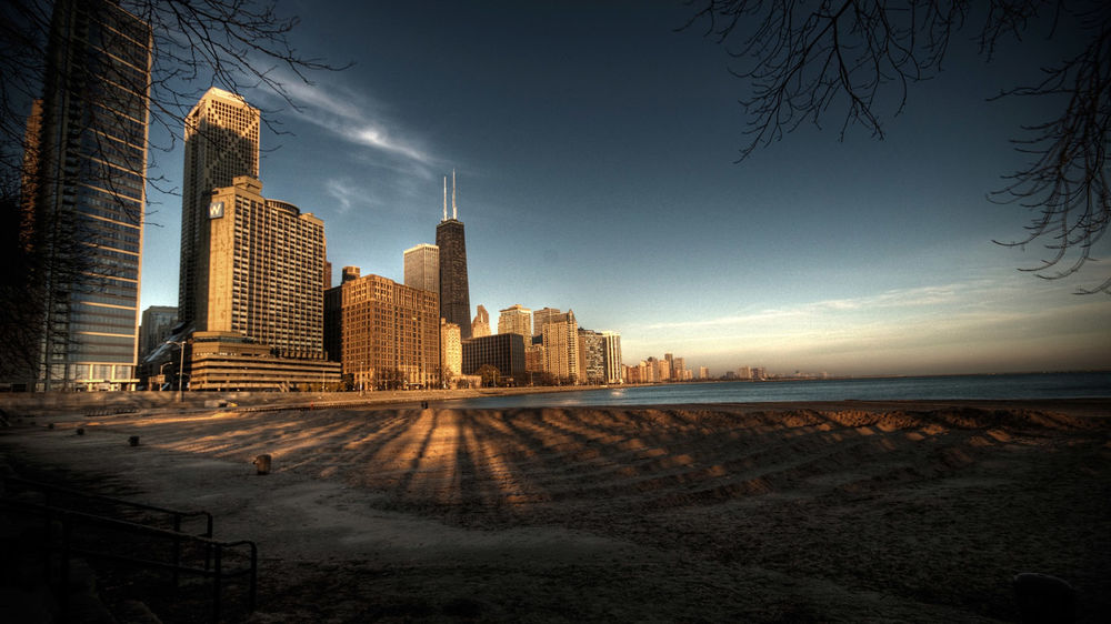 Обои для рабочего стола Небоскребы Чикаго / Chicago у побережья озера Мичиган, США / USA