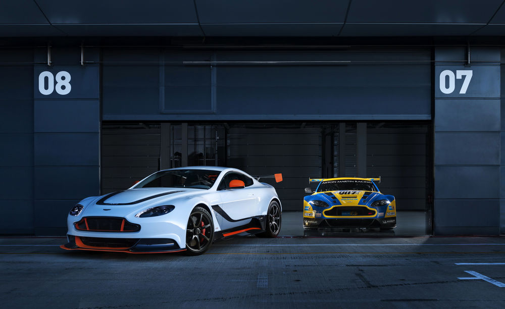 Обои для рабочего стола Два автомобиля Астон Мартин / Aston Martin