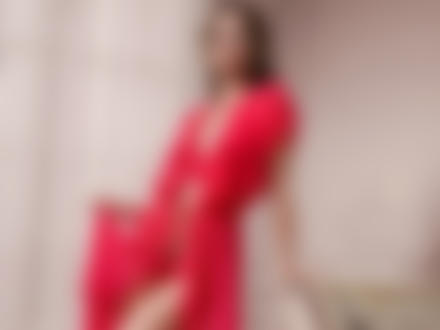 Обои для рабочего стола Модель Barbara Palvin в красном белье стоит у окна