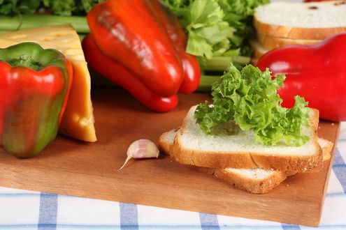 Обои на рабочий стол Тосты с перцем и овощами