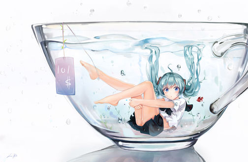 Обои на рабочий стол Vocaloid Hatsune Miku / Вокалоид Хатцуне Мику плавает в стеклянной чашке с ценником, привязанным к ноге, art by I Bou