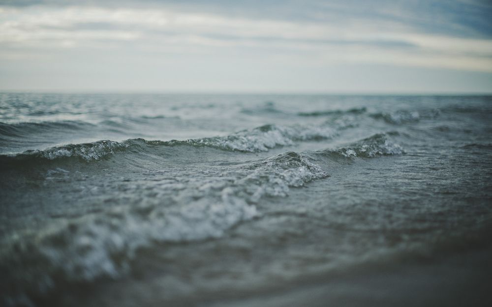 Обои для рабочего стола Волны на море