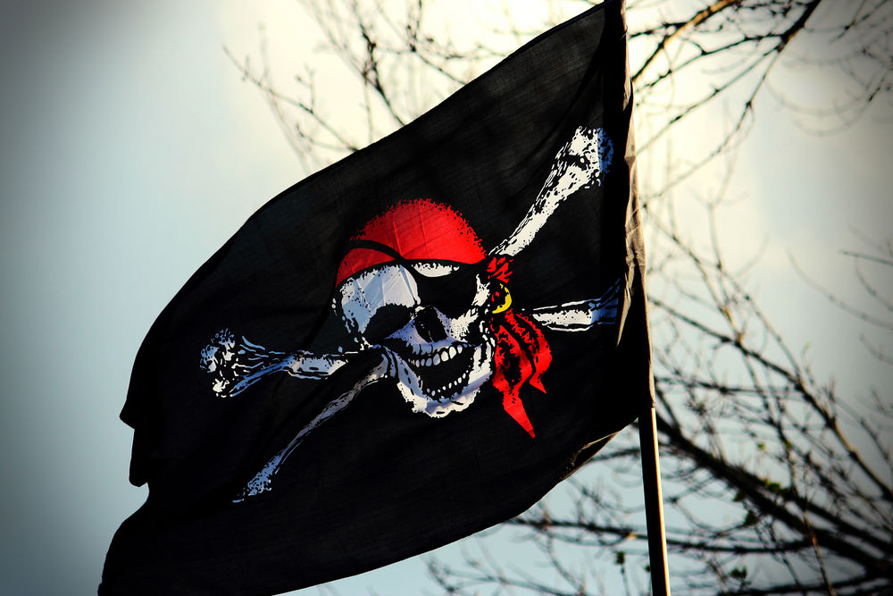 Oboi Piratskij Flag Jolli Roger Veselyj Rodzher Razvivaetsya Na Vetru Na Rabochij Stol