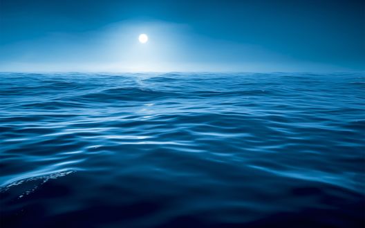 Обои на рабочий стол Яркий свет луны освещает ночное море