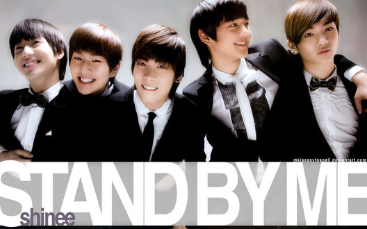 Обои на рабочий стол Группа Shinee, парни позируют в костюмах, Южная Корея,(Stand by me)