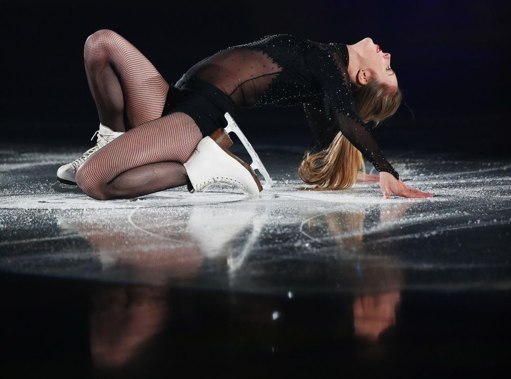 Обои для рабочего стола Американская фигуристка Эшли Вагнер / Ashley Wagner исполняет танец на льду