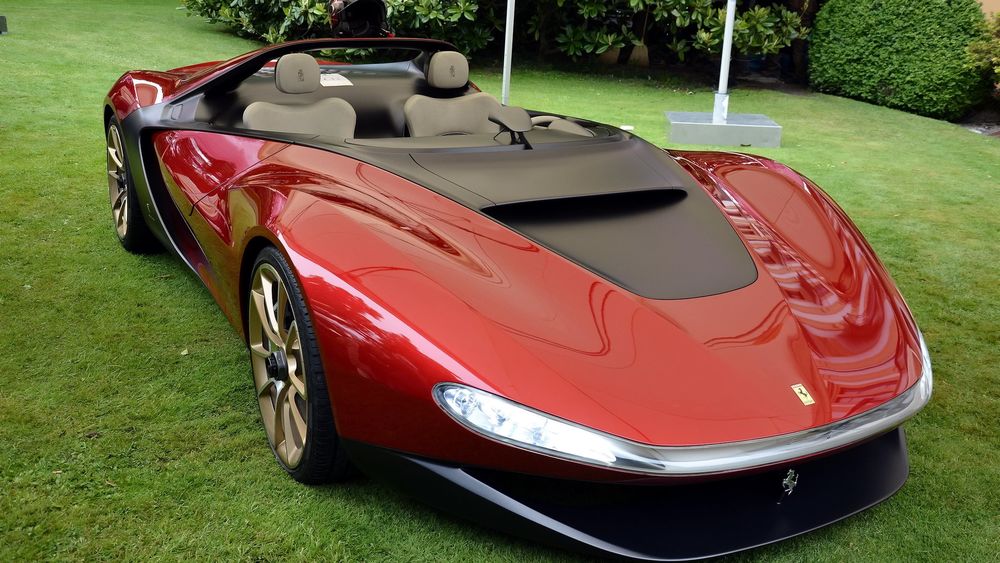 Обои для рабочего стола Ferrari,/ феррари, автомобиль на зеленой поляне