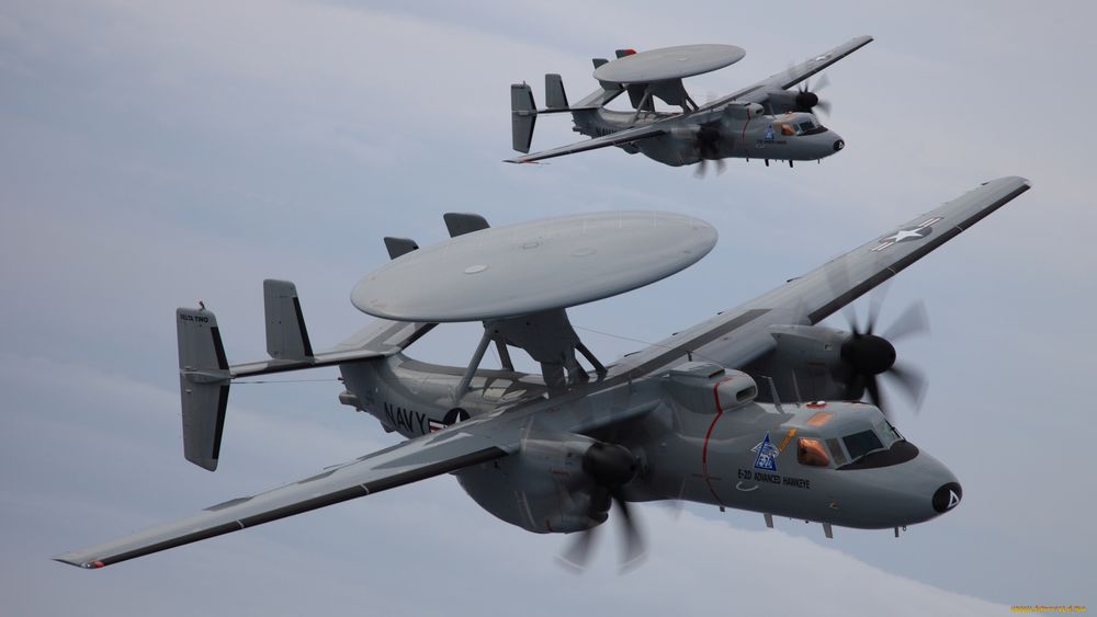 Обои для рабочего стола Два самолета - разведчика Grumman E-2 Hawkeye ВМФ США в полете над облаками