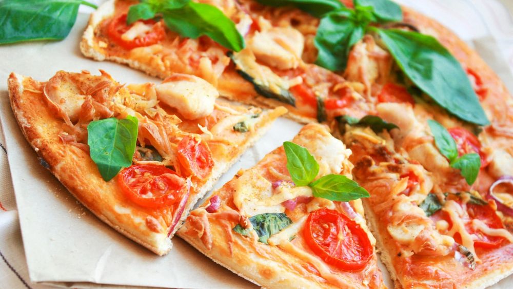 Обои для рабочего стола Куски пиццы Маргарита
