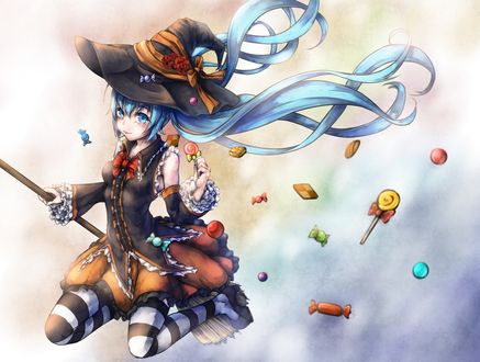 Обои на рабочий стол Vocaloid Hatsune Miku / Вокалоид Хацунэ Мику в костюме ведьмы, со сладостями, в тумане, летит на метле на Хэллоуин / Halloween