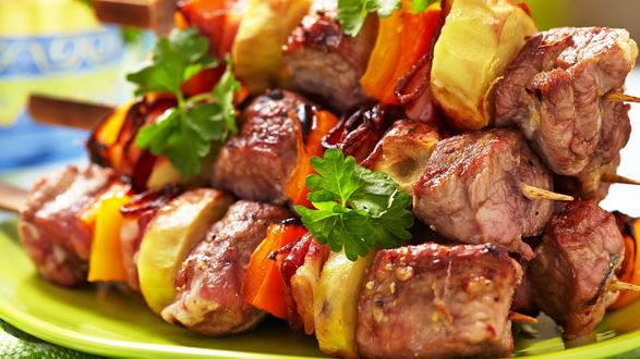 Обои на рабочий стол Тарелка с шашлыками