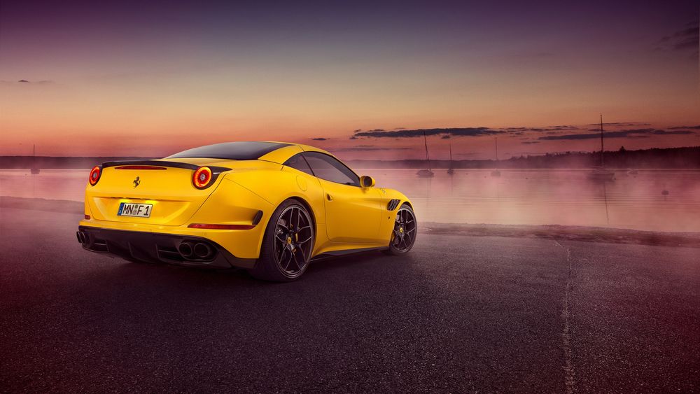 Обои для рабочего стола Желтая Ferrari California T стоит на берегу огромного озера, на котором находятся яхты, лодки, а вдалике виднеется лес