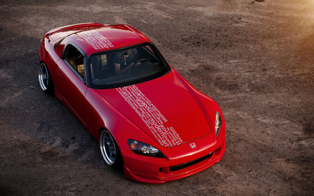 Обои для рабочего стола Красная Honda S2000 на площадке