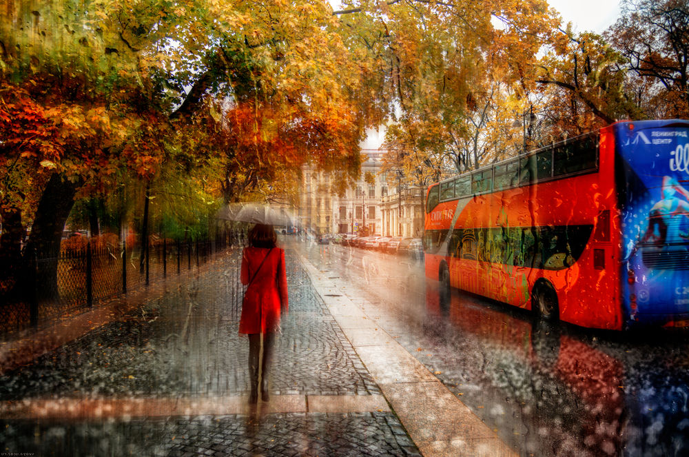 Обои для рабочего стола Санкт-Петербург, девушка с зонтом в руках идет по дороге, фотограф Гордеев Эдуард
