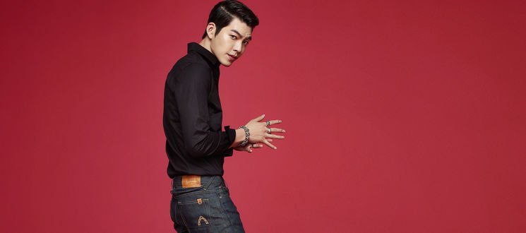 Обои на рабочий стол Южно-корейский актер и модель Ким У Бин / Kim Woo Bin