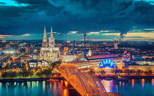 Обои на рабочий стол Вид сверху на красоту ночного города