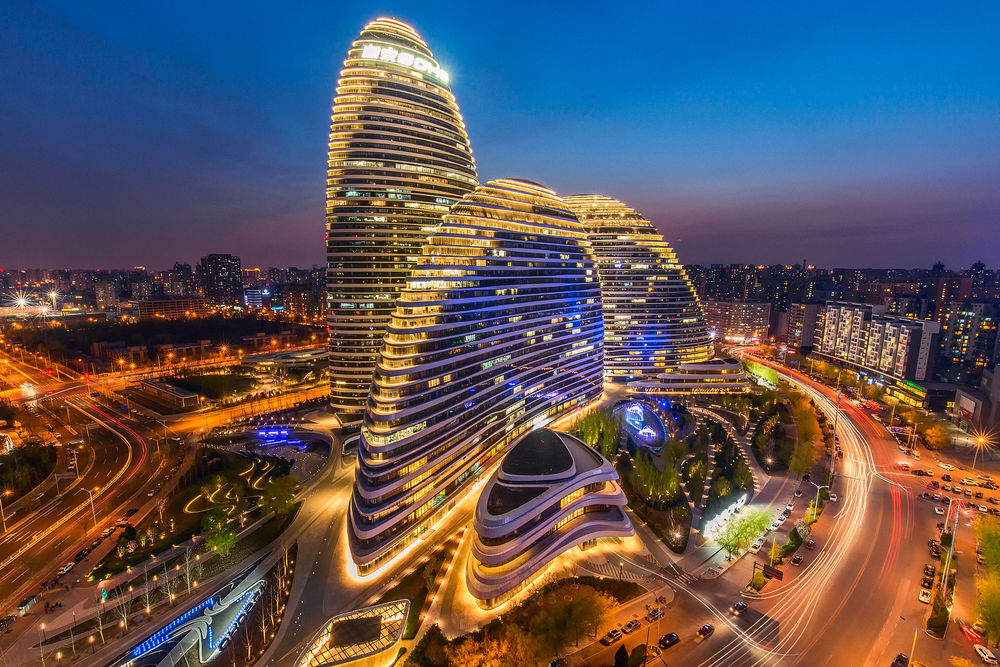 Обои для рабочего стола Современная архитектура, здание Soho в Пекине вечером, Китай / China
