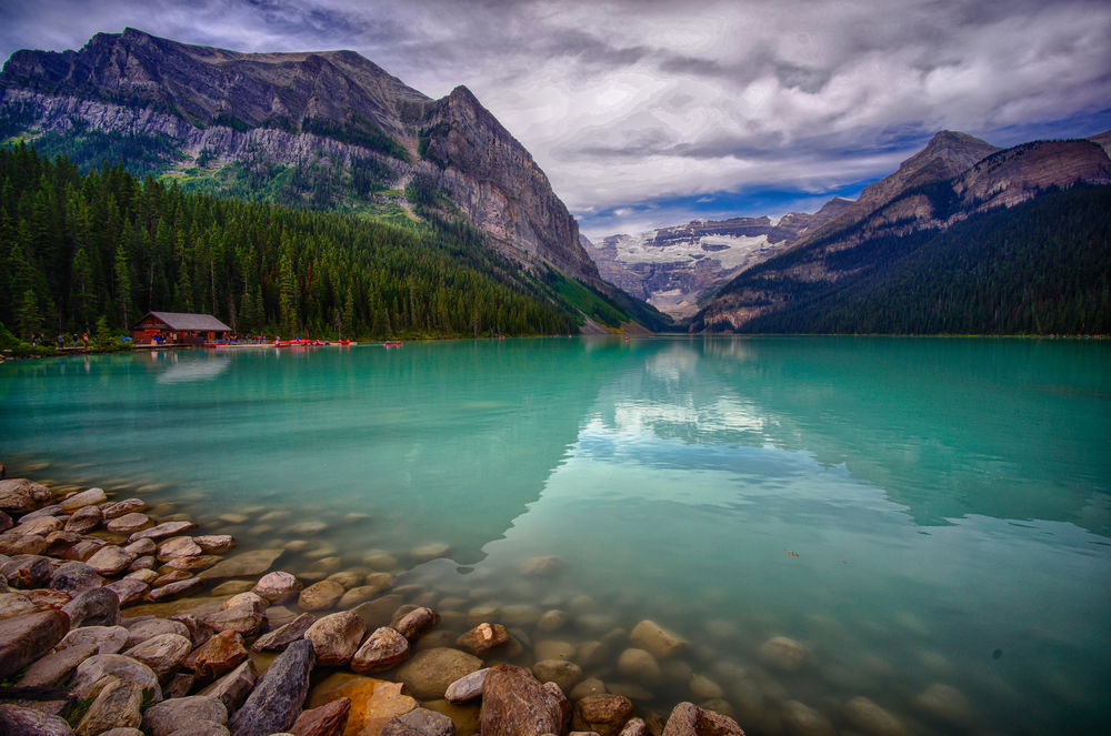 Обои Канада, красивое озеро с лодочным домиком, омывает каменистый ... Канада Обои