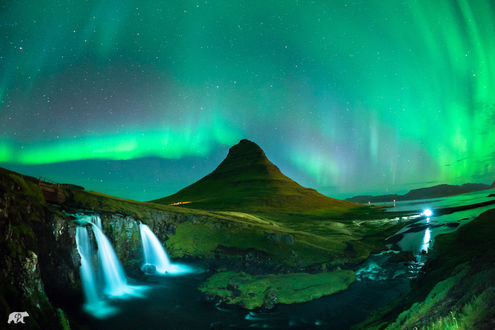 Обои на рабочий стол Водопады и северное сияние, ву Chris Burkard