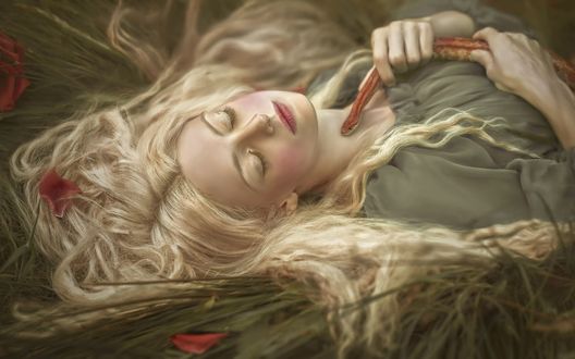 Обои на рабочий стол Девушка со змеей в руках лежит на траве, by Agnieszka Lorek