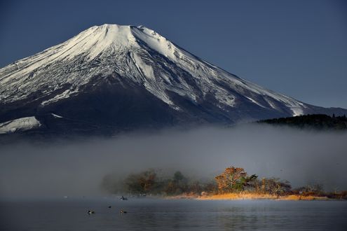 Обои на рабочий стол Красивый пейзаж с горой, фотограф Takashi