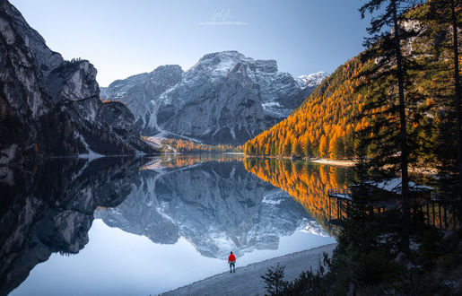 Обои на рабочий стол Morning Light at Lago di Braies./ Утренний свет в Лаго ди Braies, ву guerel sahin