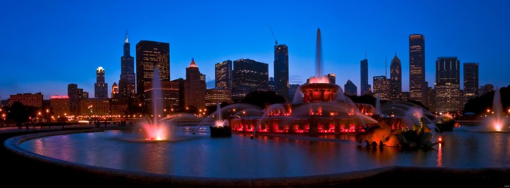 Обои для рабочего стола Букингемский фонтан (Buckingham Fountain) — фонтан в Чикаго США расположен в Грант-Парке, считается «входными воротами» города один из крупнейших фонтанов мира