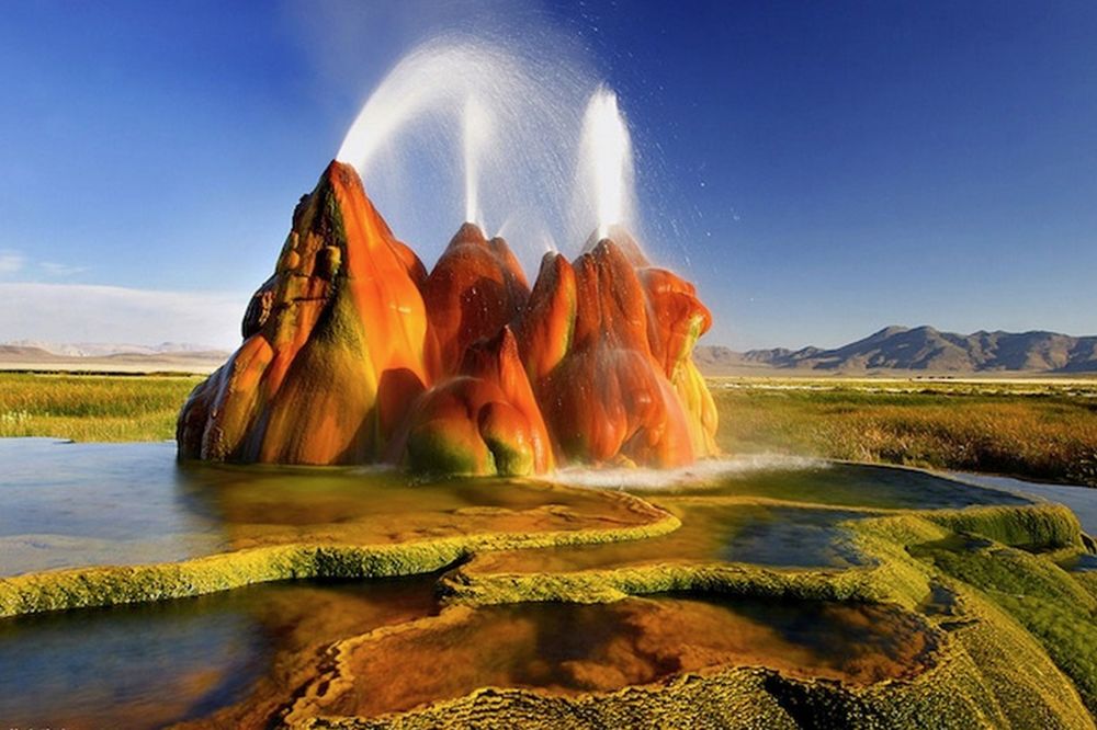 Обои для рабочего стола Гейзер Флай (Fly Geyser) - удивительный геотермальный гейзер, Герлач, Невада, США