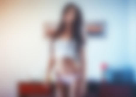 Обои на рабочий стол Красивая Rimma Adult в комнате