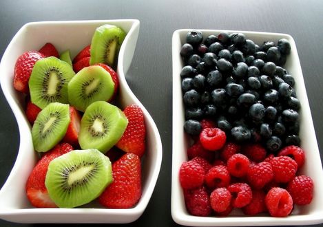 Обои на рабочий стол с фруктами и ягодами на весь экран