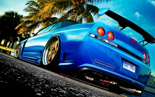 Обои на рабочий стол Авто синего цвета Nissan Skyline стоит на дороге