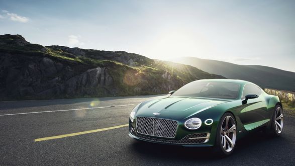 Обои на рабочий стол Bentley EXP10 Speed 6 изумрудного цвета на фоне гор