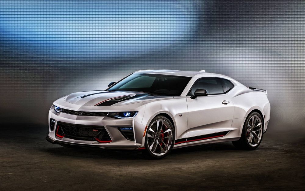 Обои для рабочего стола 2016 Chevrolet Camaro цвета металлик на абстрактном фоне