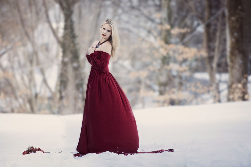 Зимнее красное платье