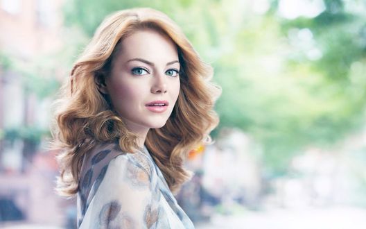 Обои на рабочий стол Голубоглазая актриса Emma Stone / Эмма Стоун