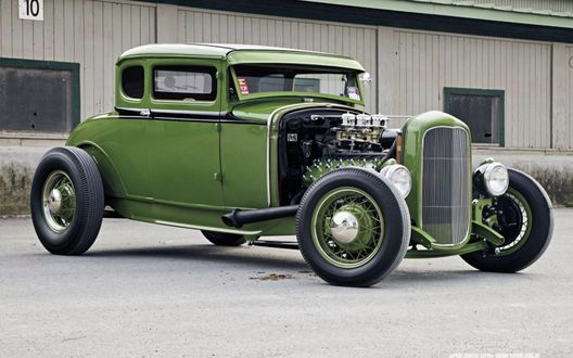Обои на рабочий стол Автомобиль Ford, Hod Rod, green на площадке возле гоража