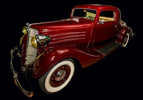 Обои на рабочий стол Автомобиль бордовый Nash 1935 на черном фоне