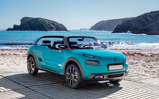 Обои на рабочий стол Голубой кроссовер Citroen Cactus M Concept, 2015 года на пляже, на фоне моря и гор