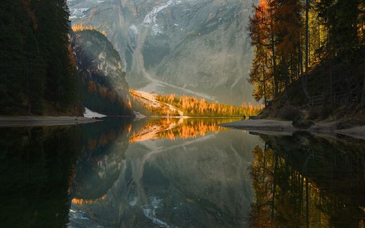 Обои на рабочий стол Озеро Брайес в Италии, фотограф Pawel Kucharski