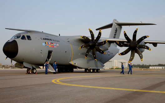 Обои на рабочий стол Военно-транспортный самолет Airbus A400M Atlas