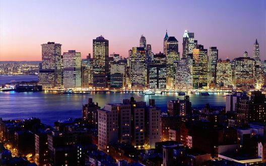 Обои на рабочий стол Город Нью-Йорк / New York, США / USA на закате, небоскребы горят вечерними огнями